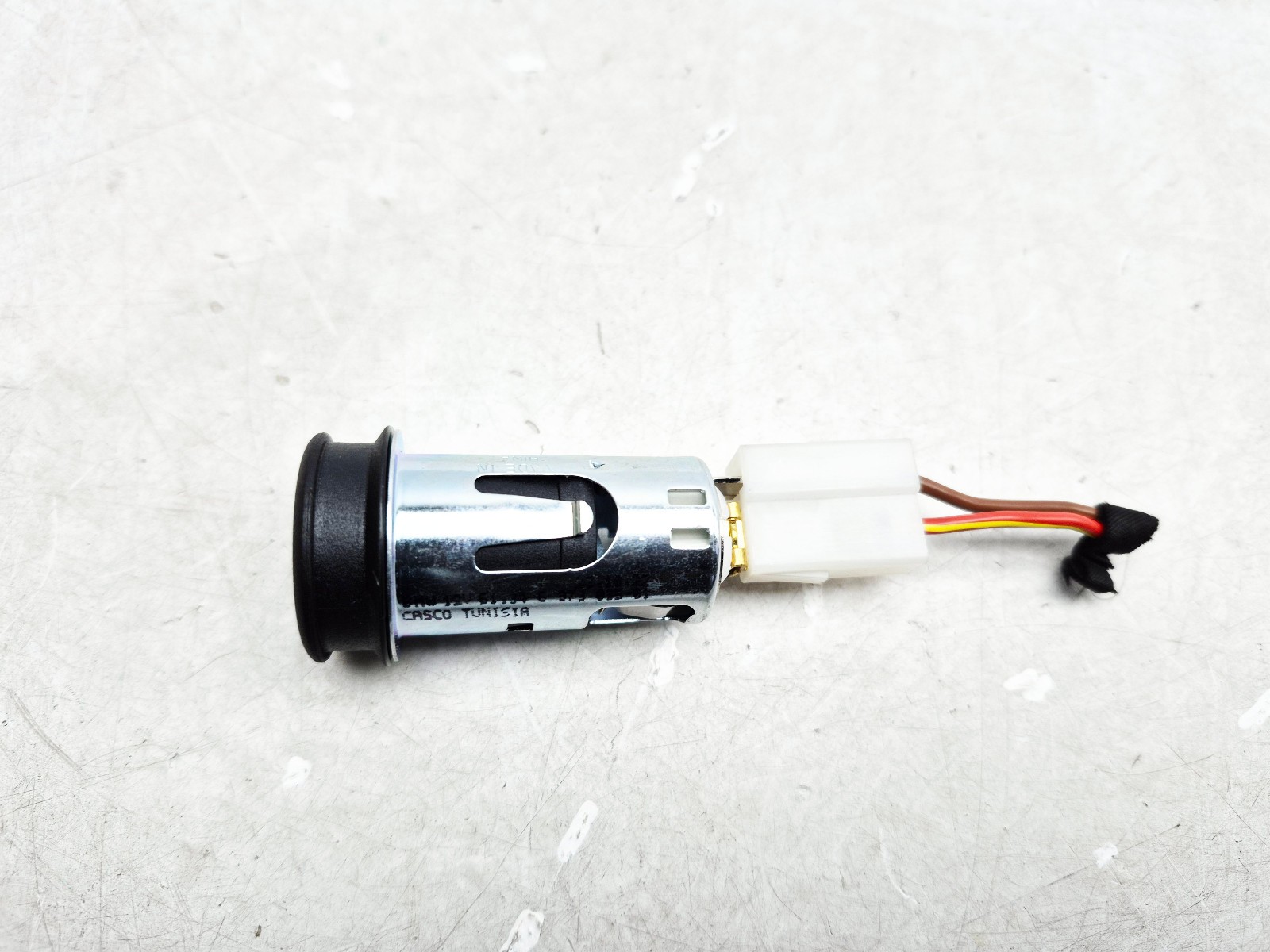solar panel to cigarette lighter socket Can I use both solar panel and cigarette socket adapter simultaneously?